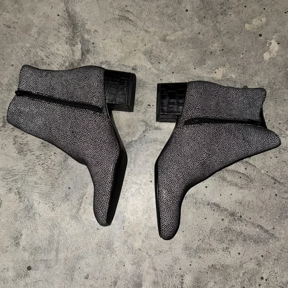 NWOT LOGO boots - Picture 3 of 4